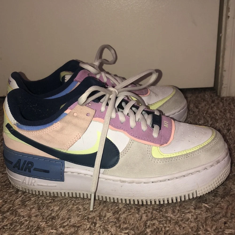 Nike Air Forces - Picture 3 of 4